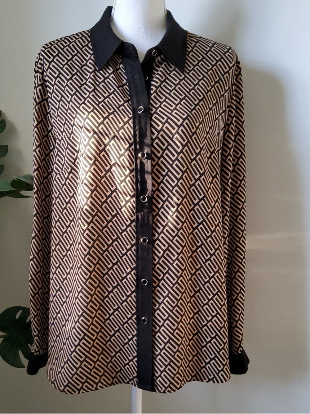 Geometric Print Button-Up Blouse in Black and Beige